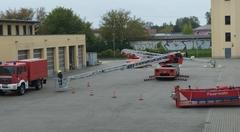 Übung DL im Innenhof der Feuerwehr
