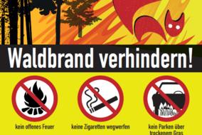 Warnhinweisschild kein offenes Feuer, keine Zigaretten wegwerfen und kein Parken über trockenem Gras