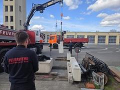 Betonblöcke am Kran