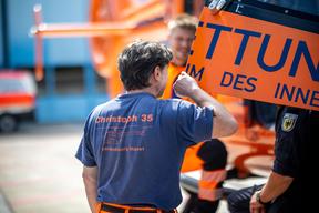 HEM´s an der Seitentür des RTH