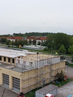 Anbau der Feuerwehr und Rettungswache von oben. Sparren sind verlegt.