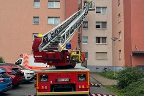 Drehleiter an Hauswand