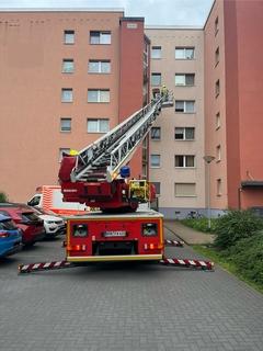 Drehleiter an Hauswand