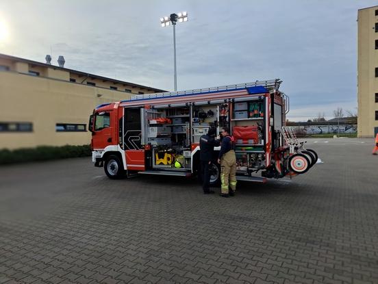 HLF Seitenansicht mit Teleskopmast
