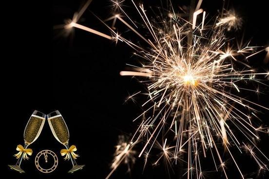Jahreswechsel, Sektgläser und Feuerwerk sowie eine Uhr