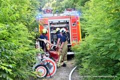 Löschfahrzeug im Wald