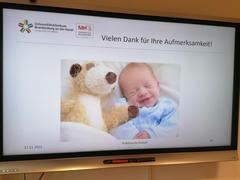 Power Point Folie mit Baby und Teddy