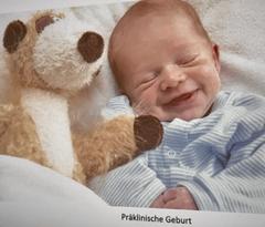 Baby mit Teddy