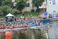 Zieleinlauf dreier Boote auf dem Wasser!