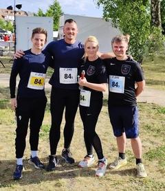 Teambild – 3 Männer und zwei Frauen