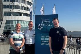 3 Männer vor dem Hotel in Bremerhaven