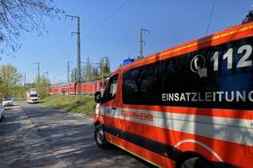 H: Person auf Schiene