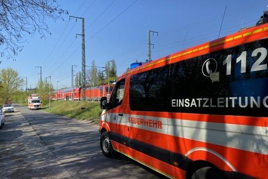 H: Person auf Schiene