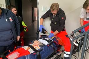 Angehende Notfallsanitäter trainieren für den Ernstfall