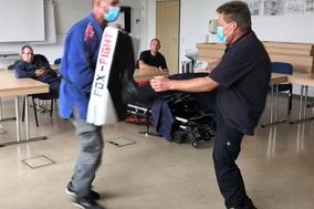 Keine Gewalt gegen HELFER