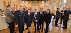 Gruppenbild mit dem Oberbürgermeister der Stadt Brandenburg an der Havel