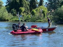 Feuerwehrboote im Wasser