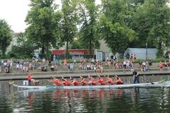 Drachenboot auf dem Wasser