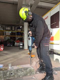 Arbeiten mit dem Stemmhammer