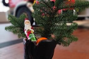 Stiefel gefüllt mit Tanne, Orange und Schokolade