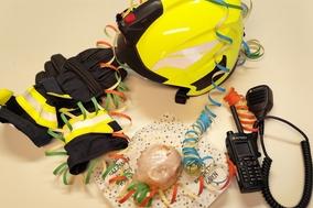 Pfannkuchen mit Helm, Handschuhe und Funkgerät