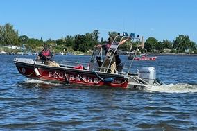 Feuerwehrboote auf dem Wasser