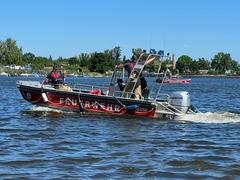 Feuerwehrboote auf dem Wasser