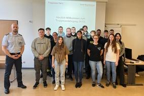 Gruppenfoto mit den Lehrgangsteilnehmern