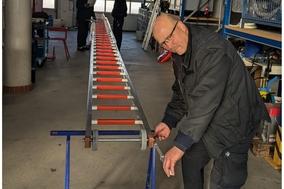 Collage über die Prüfung der Schiebleiter