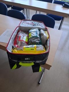 geöffneter Medikamentenrucksack