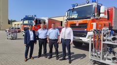 Gruppenbild vor dem Wasserförderzug