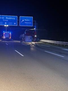 IT von hinten und Beschilderung der Autobahn