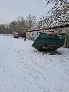 Container im Kippzustand