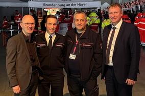 Gruppenbild mit dem OB, BG, Leiter der Feuerwehr und dem Wehrführer der FF