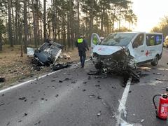 BLick aus anderer Richtung, beim Kleinbus hängt der Motroblock frei