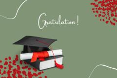 Bücher, ein Hut, eine Schriftrolle und der Schriftzug Gratulation und