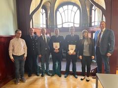 Mitarbeiter und Oberbürgermeister auf einem Gruppenbild mit PR und Personalsachbearbeiterin
