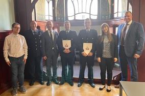 Mitarbeiter und Oberbürgermeister auf einem Gruppenbild mit PR und Personalsachbearbeiterin