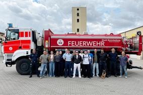 Gruppenbild vor dem AB Löschwasser