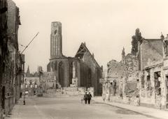 Zerstörtes Paulikloster am Ende des Zweiten Weltkrieges, Blick aus dem Temnitz, 1945