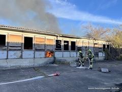 Brennende Lagerhalle