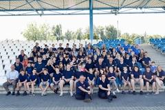 Gruppenbild aller Teilnehmer mit OB