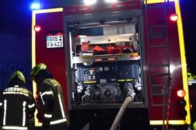 Löschfahrzeug im dunkeln