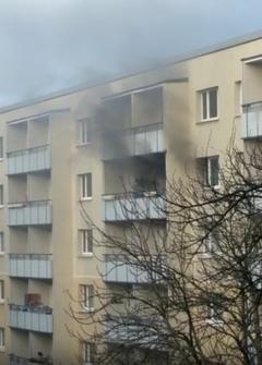 Rauch aus Fenster