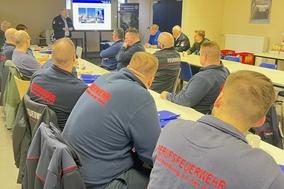 Disponenten im Schulungsraum beim THW