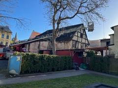 Drehleiter im Vorgarten