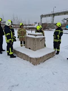 Arbeiten am Steinblock