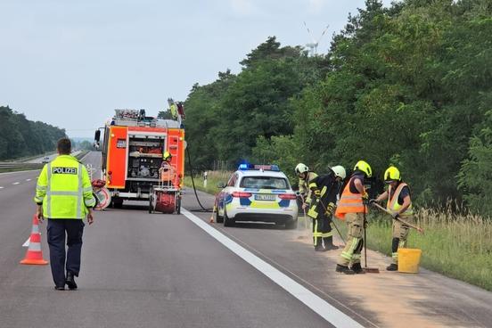 Autobahn mit Polizei und Feuerwehr