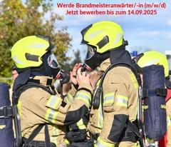 Zwei Feuerwehrmänner unter PA