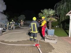 Feuerwehrleute bei den Löscharbeiten